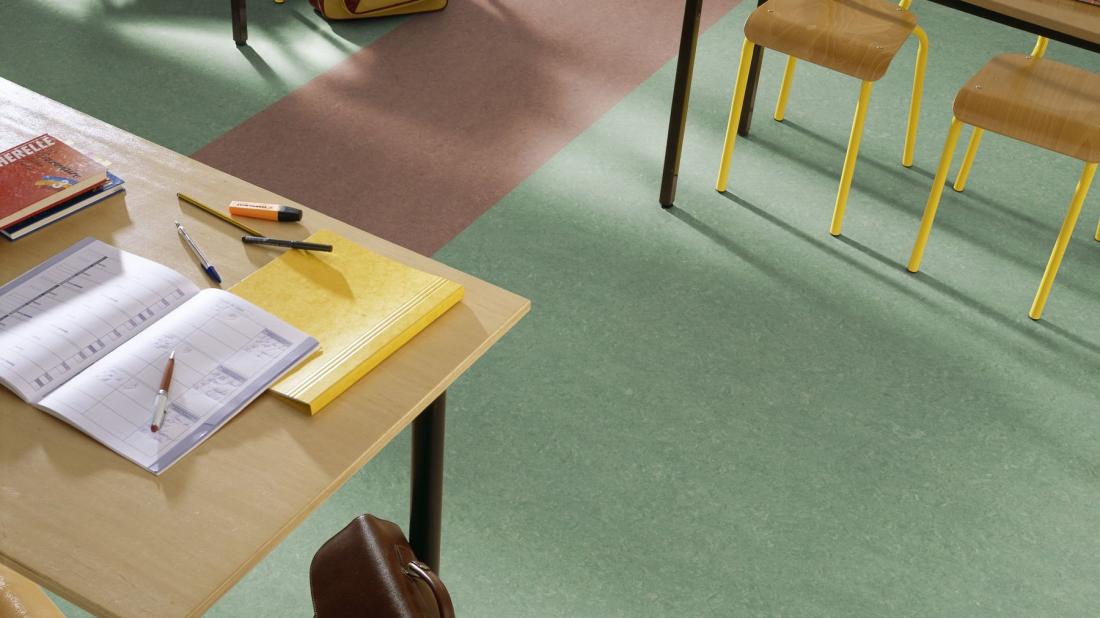 Натуральный линолеум Gerflor Marmorette 0043 Leaf Green