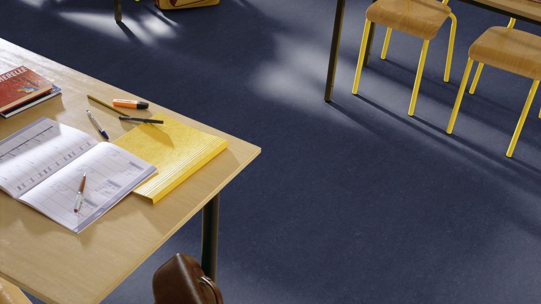 Натуральный линолеум Gerflor Marmorette 0149 Dark Blue